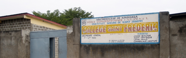 Banchi per il Liceo San Giuseppe di KIMBANSEKE